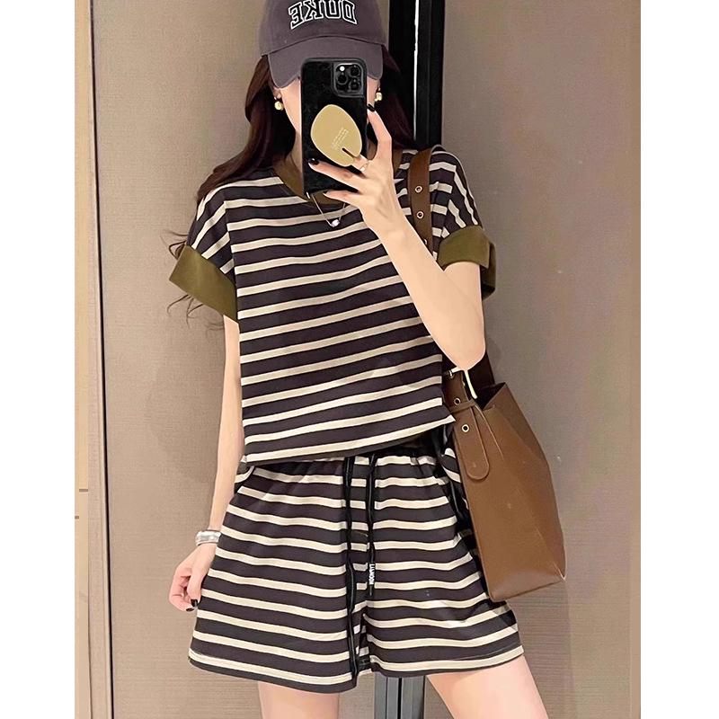 Women's Korean Style Casual Two-Piece Set: Striped Short-Sleeve Sweatshirt, Fashionable and Sporty, Slimming and Trendy.