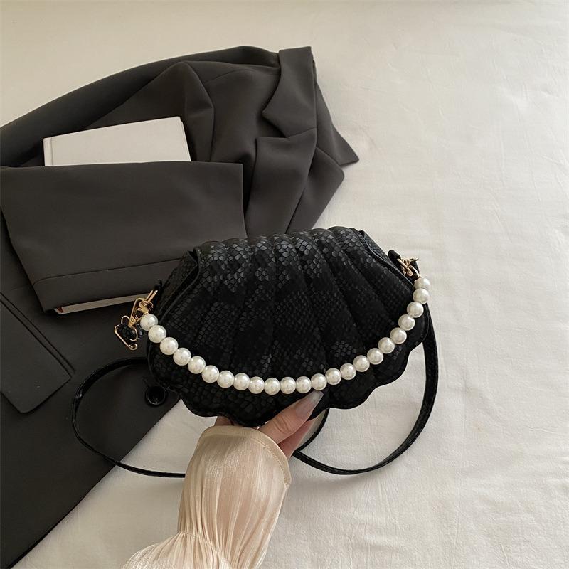 

Premium shell small bag women s autumn new pearl handbag fashionable and simple shoulder messenger bag