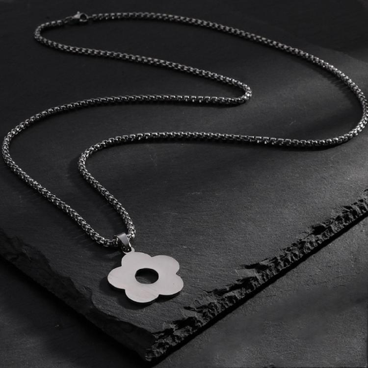 Stainless Steel Material Flower Pendant Necklace Jewelry Birthday Gift for Girls