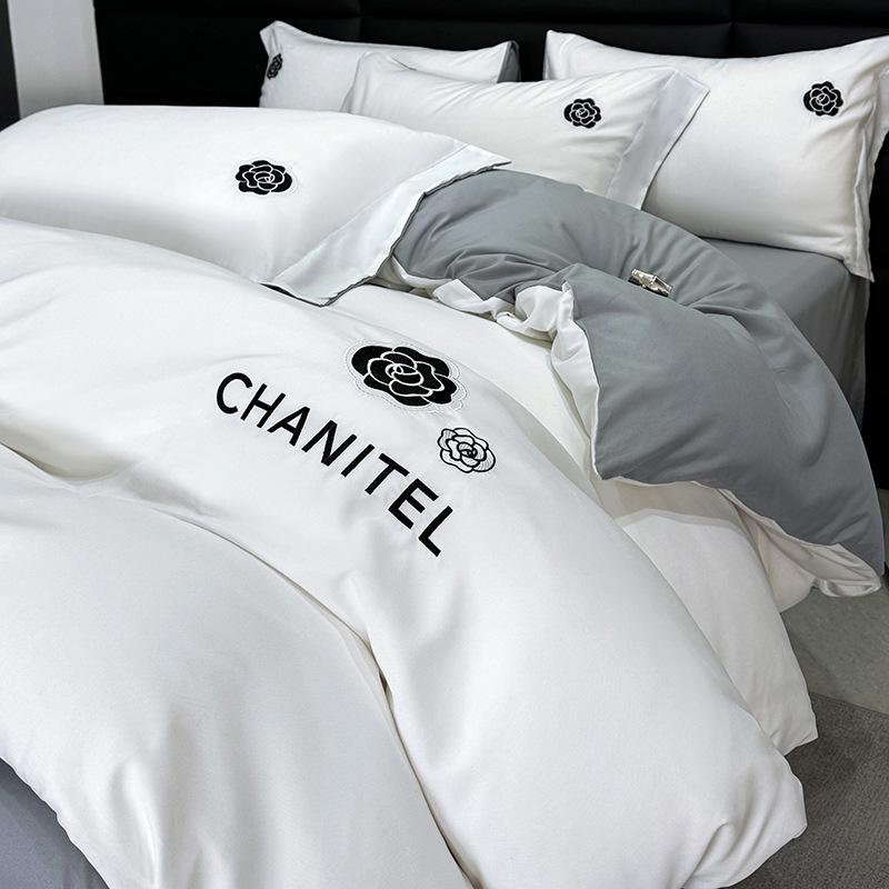 

Білий чотиричастинний комплект постільної білизни: Постільна білизна для гуртожитку в готельному стилі 1.2m Flat Three-piece