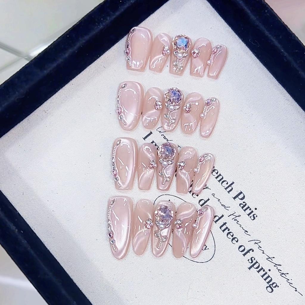 Hand-woven Armor Rose Church Three-dimensional Pink Diamond Light Chasing Cat Eye Style High-end Pure Temperament Nail Art