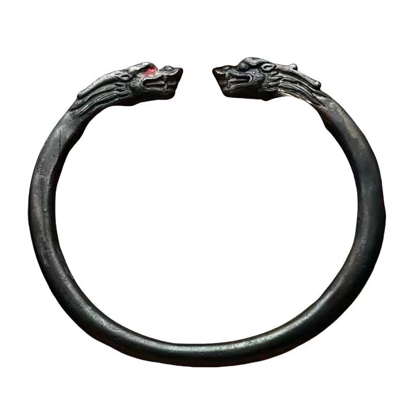 

Dao Youth Hand-carved Traditional Culture Retro Old Bracelet