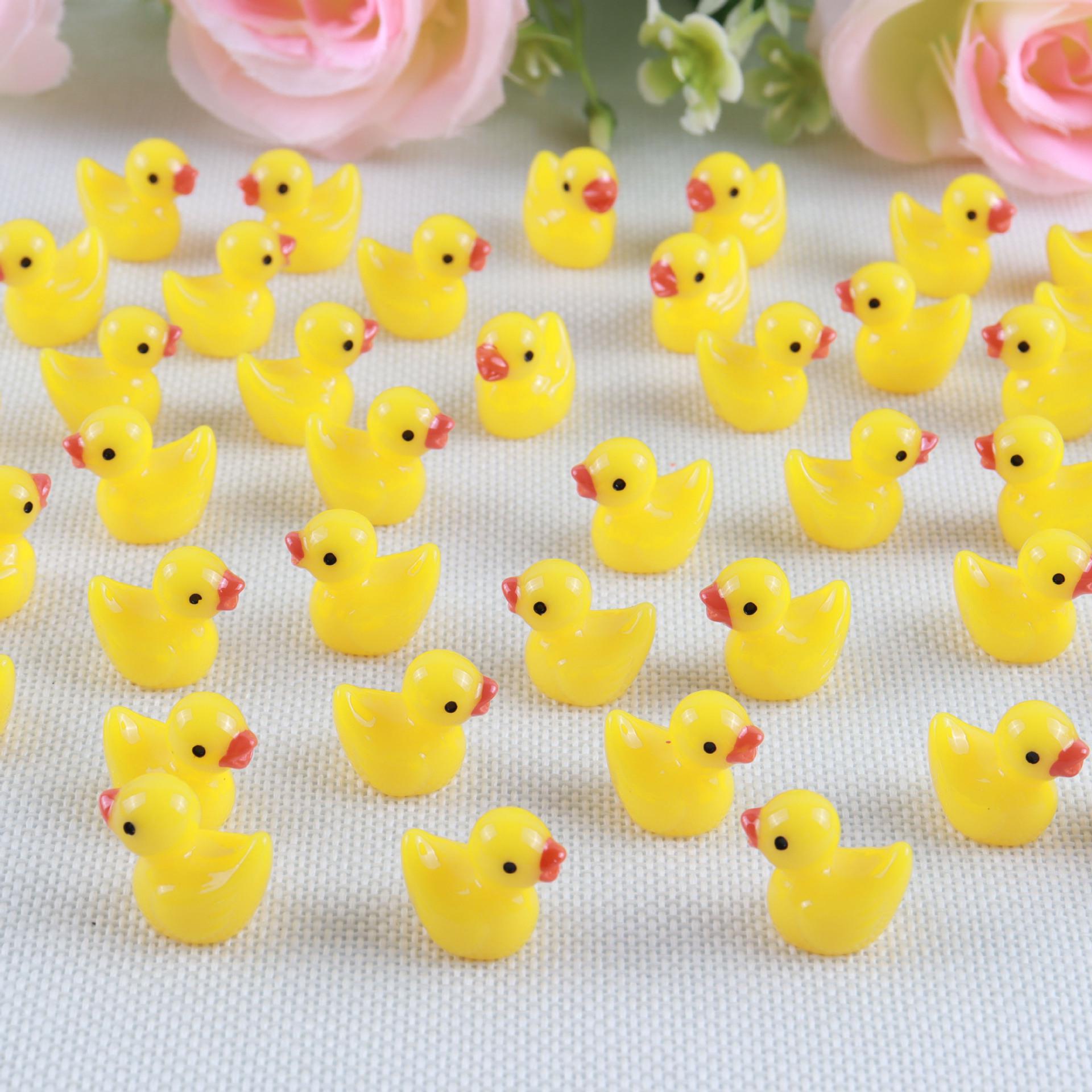 

Светящийся желтый кулон-утка - милое украшение для микроландшафта и заколка для волос