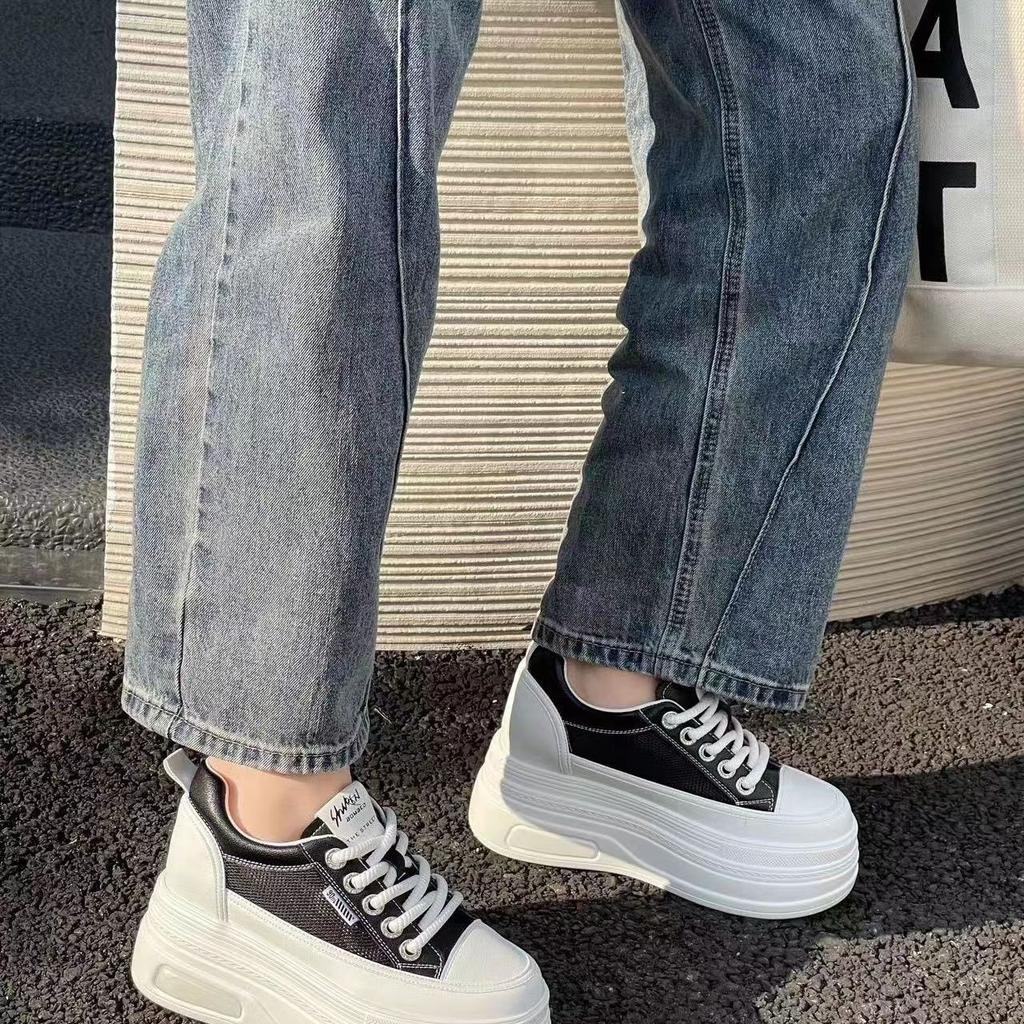 Platform fehér cipő női 2024 tavasz új magasságnövelő női cipő sokoldalú muffin cipő népszerű alkalmi deszkás cipő gyerekek