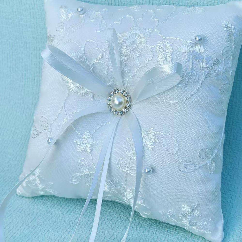 Coussin d'anneau blanc Broderie Coussin d'anneau de mariage Accessoire de cérémonie de mariage