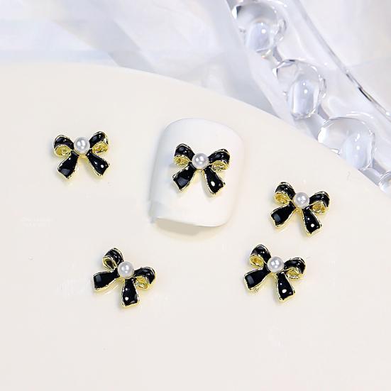 Zarte Nail-Art-Dekore, leicht glänzend, zum Selbermachen