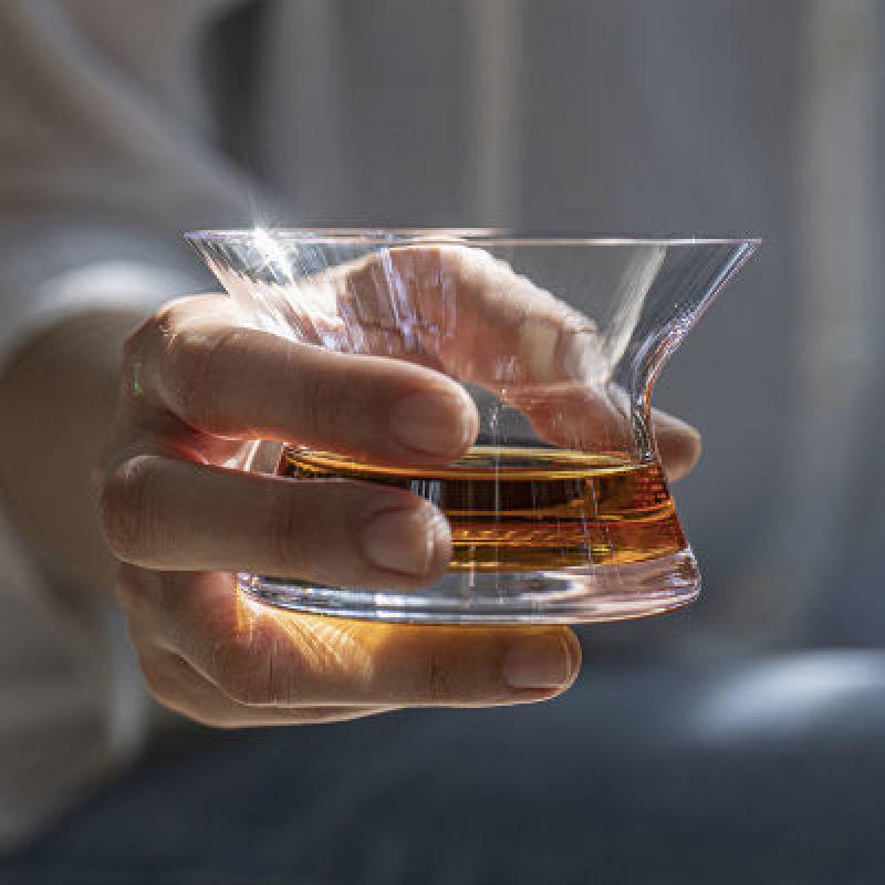 

Rotating Crystal Whiskey and Wine Glass - Elegant XO Spirits Cup