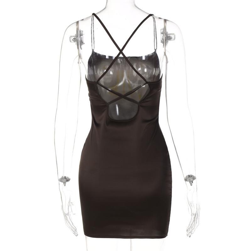 Vestido de verão feminino europeu e americano transfronteiriço de cetim com decote em uma linha, sexy, revelador, mochila, vestido de nádegas