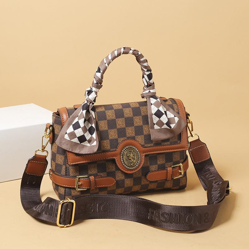 Ielgy High-End Fashion Retro Printed Female Bag Shoulder Portable Small Square Bag
