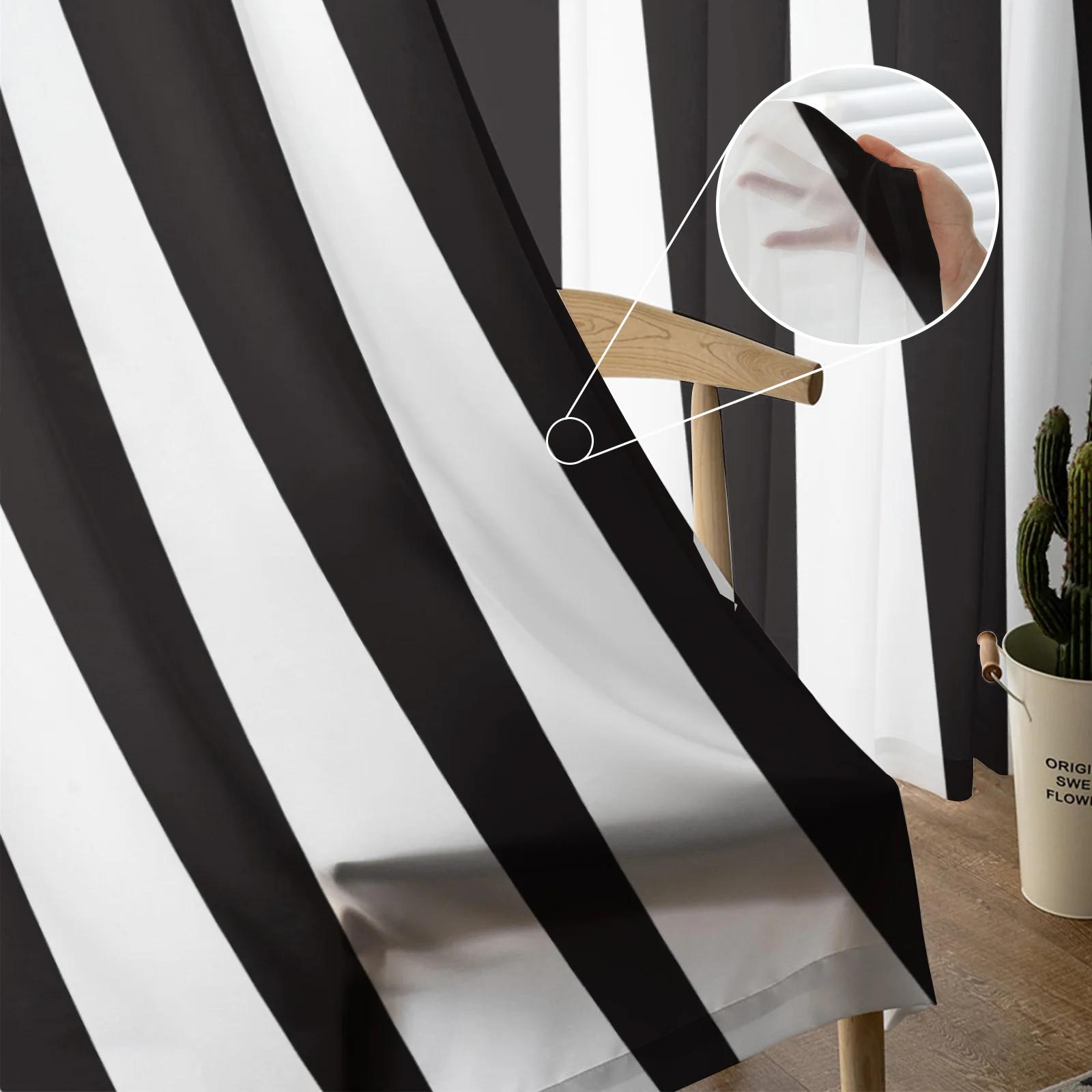 Черно-белые полосатые прозрачные шторы с геометрическим рисунком для гостиной — фото 6