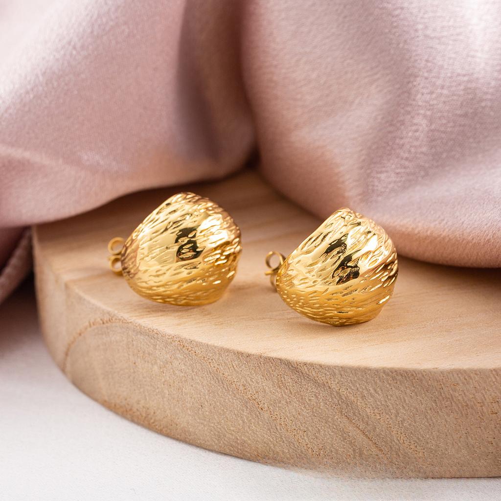 Titanium Steel French Retro C-shaped Stud Earrings, Semi-circular Brushed Pleated Texture Earrings, Versatile Temperament