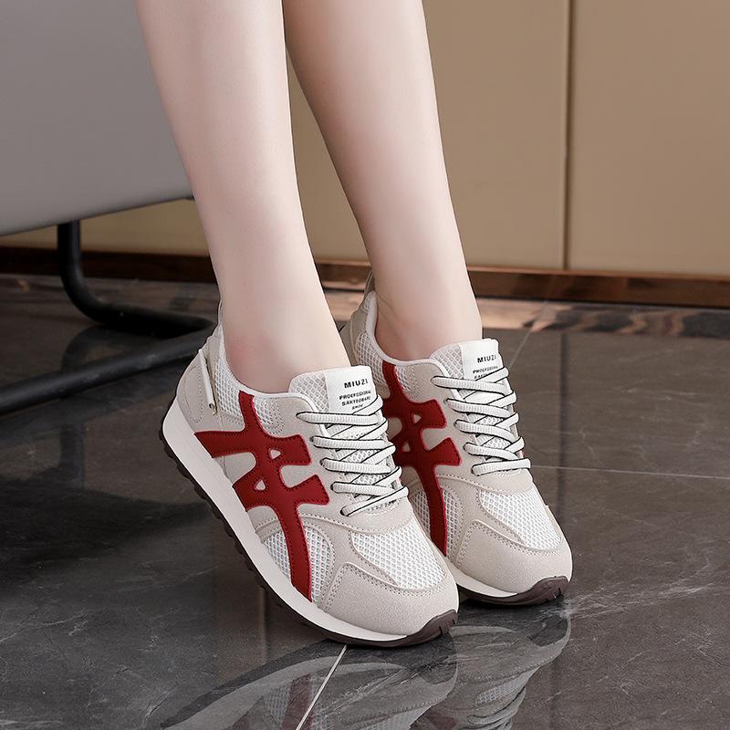 

2025 little white shoes women s spring new Korean version of female students leisure sports versatile Forrest Gump board shoes women s street shootin 40