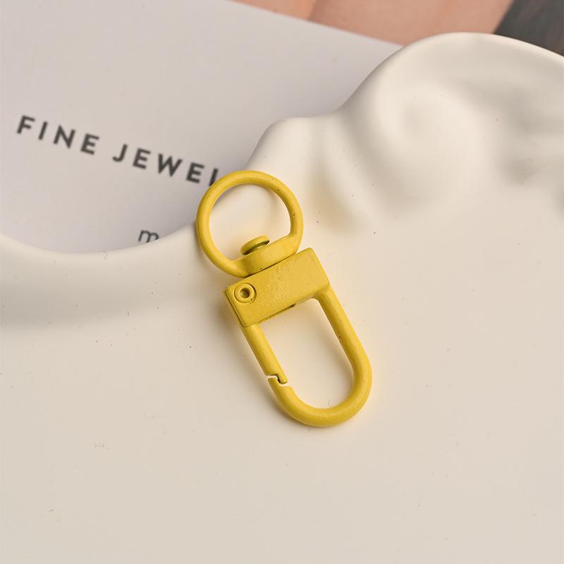 Zinc Alloy Keychain Doll with Colored Baked Paint – DIY Jewelry Accessory with 3cm Small Door Buckle