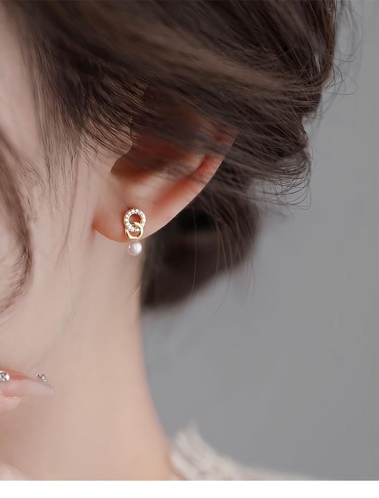 2026 New Gold Earrings Light Luxury Niche Earrings High-end Earrings Versatile Age Reducing Women's Fashion Accessories