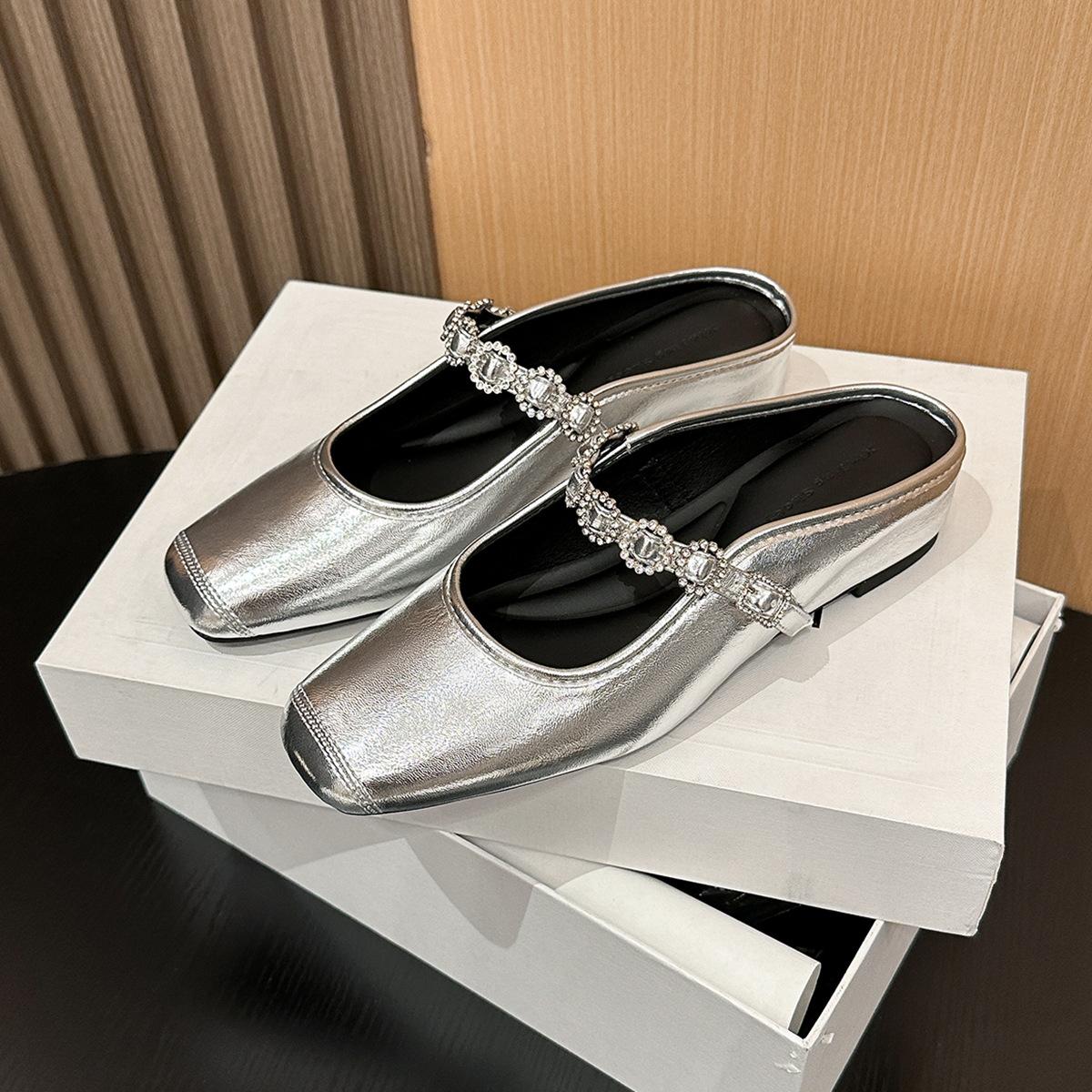 

796-16 Xiaoxiangfeng square head inner height-increasing single shoes, new bag head single shoes, women s metal flower buckle, middle heel and empty 40 серебряный