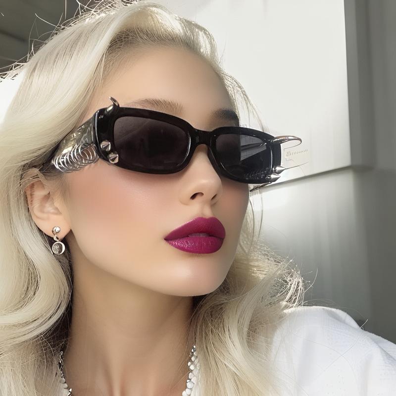 Punk Gothic Nieten Sonnenbrille Unisex Streetwear Mode Brillen