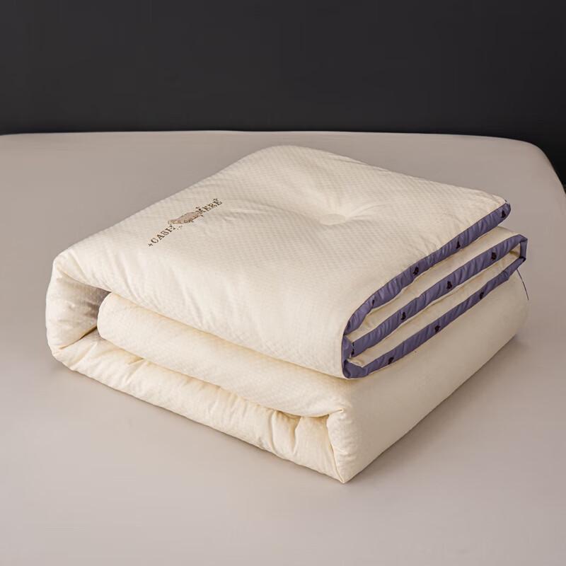 Grace Elegant Jacquard Quilt