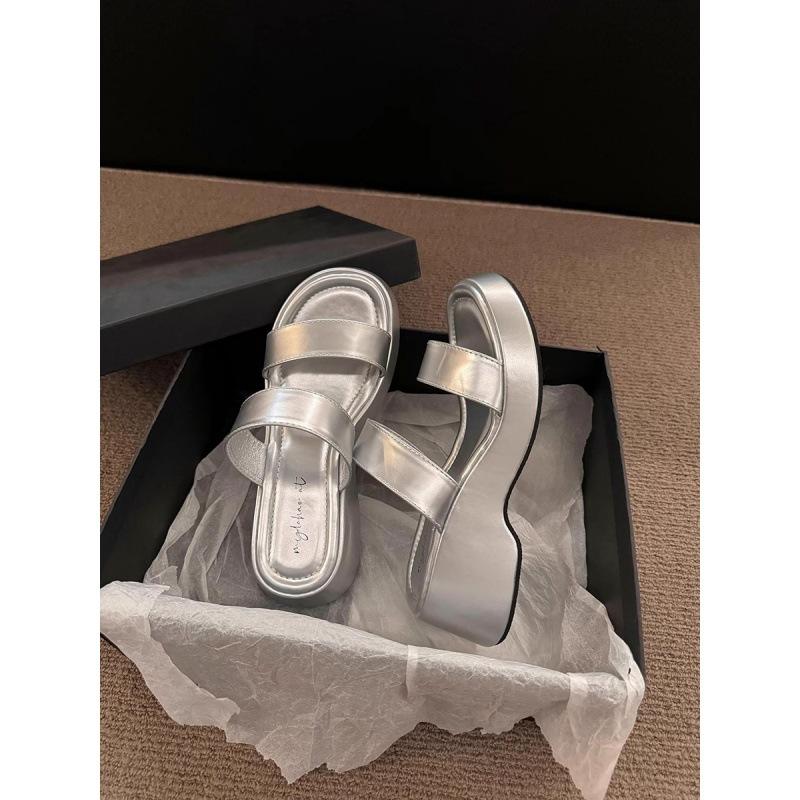 

In the spring and autumn of 2025, the new fashionable versatile muffin thick-soled cool slippers women s shoes will increase their temperament and f 39 серебряный