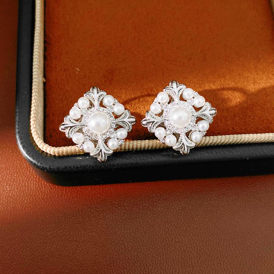 Iris Ear Clip - Elegant 18k Gold Plated Zirconia Earrings for Women