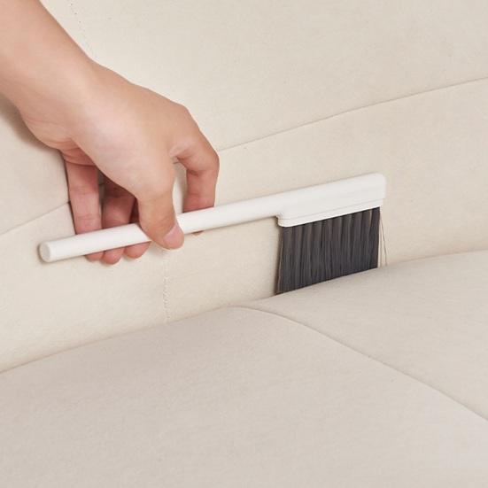 Astronaut Table Trash Can Mini Desktop Garbage Can with Lid Cute Spaceman Wastebasket with Brush for Home Office Bedroom Desk Dressing Table