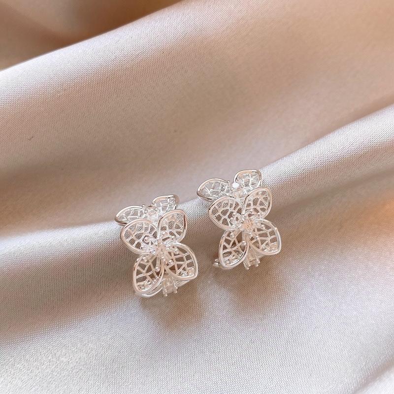 Hollow flower C-shaped zircon earrings light luxury high-end temperament stud earrings new earrings design sense niche
