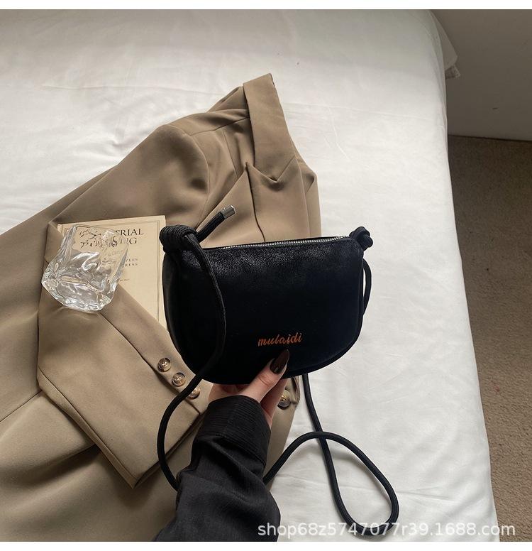 

Crossbody bag female ins new small square bag lightweight small satchel underarm bag simple shoulder bag mobile phone bag жёлтый