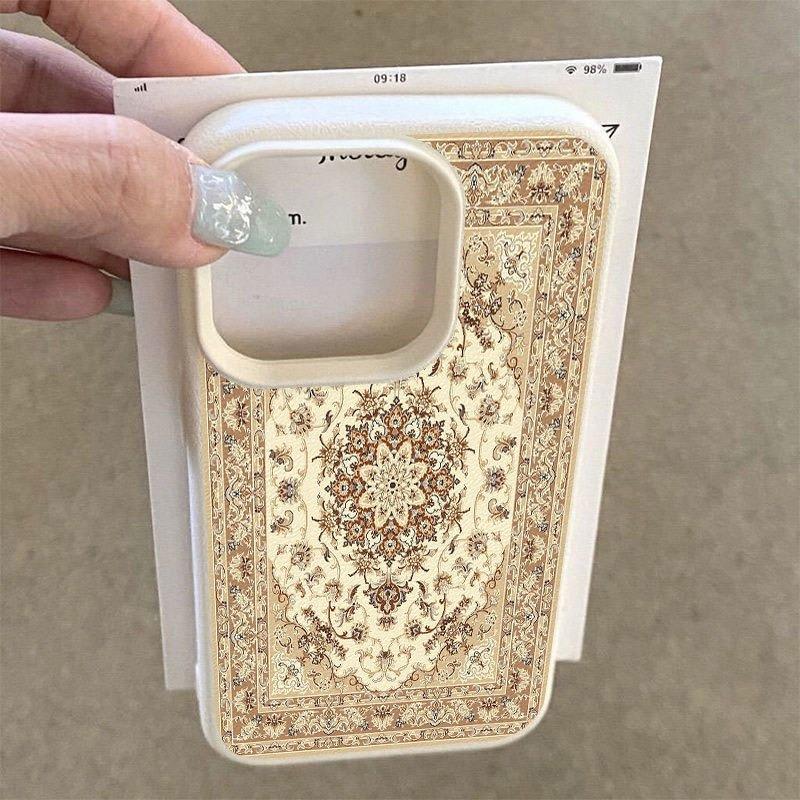 Eine Retro-Handyhülle mit Teppichmuster und Litschi-Textur, Geeignet für iPhone 17, 16, 15, Plus, Pro, Max Serien-Handys — Kann als Geschenk verwendet werden