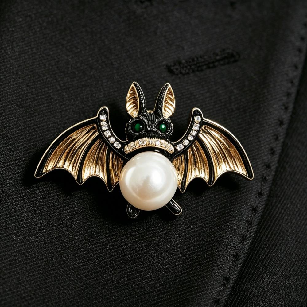 

Elegant Natural Freshwater Pearl Brooch, Bat Shaped, Emitting a Natural Luster. This Pendant Brooch is Made of Copper and Decorated with Zircon.