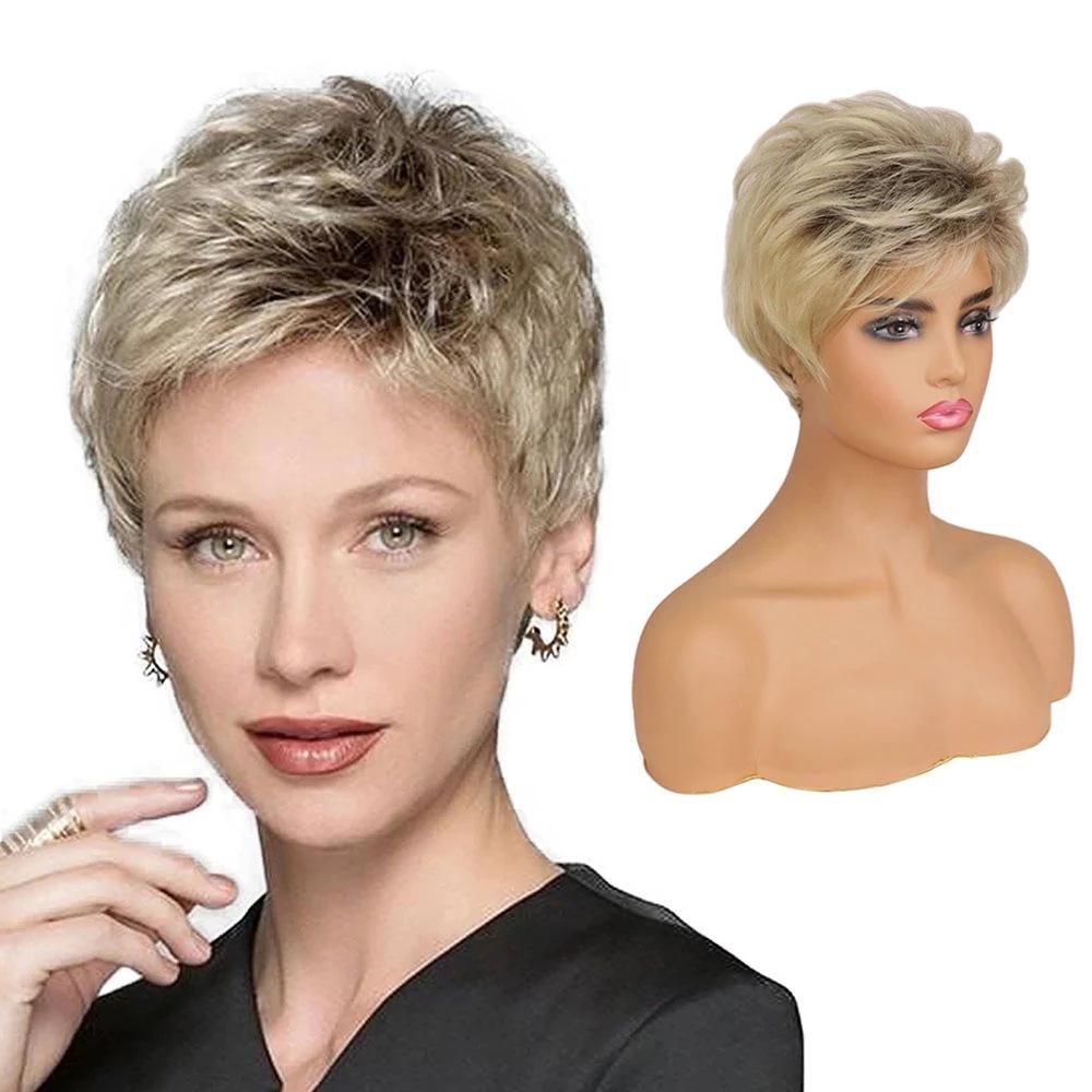 Păr scurt vopsit pufos de femei la modă