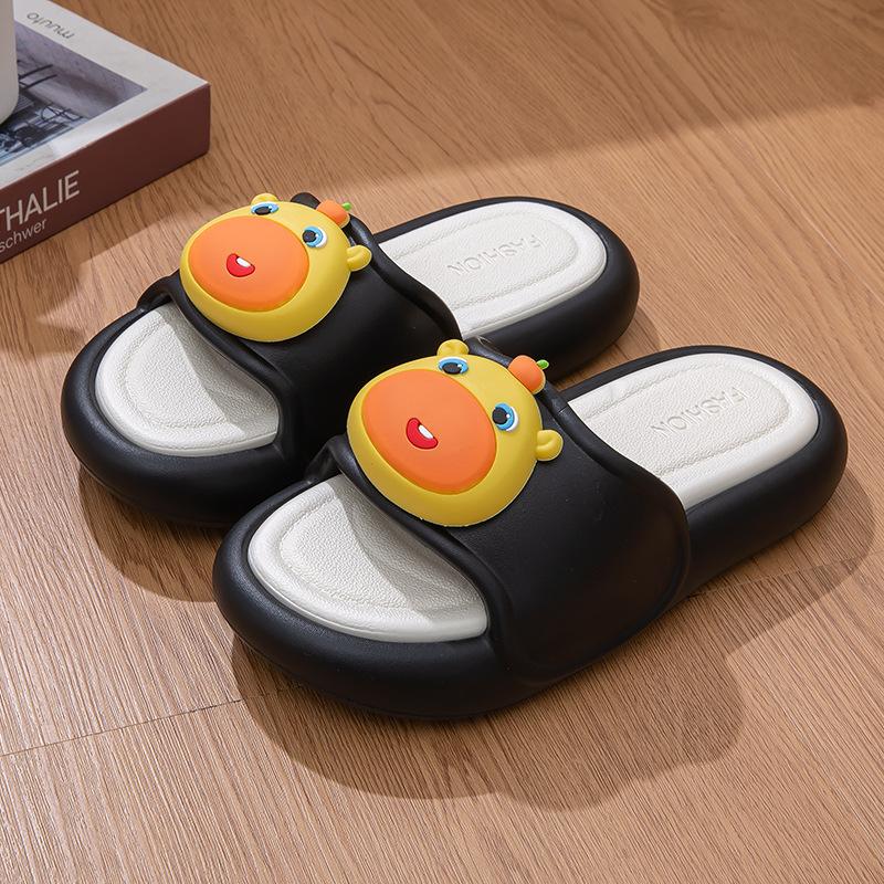 New spring and summer slippers feel cute when stepping on shit, wind EVA non-slip and deodorant, and one-word drag for home wear