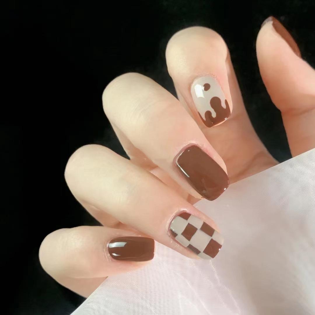 

C406 Coffee Milkshake Checkerboard Nail Tips - 24 Wearable False Nails for Students