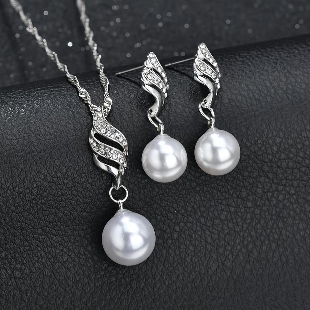 Simple faux pearl pendant necklace and earrings inlaid with rhinestones, creative spiral-shaped bridal accessories to match wedding dresses, suitable