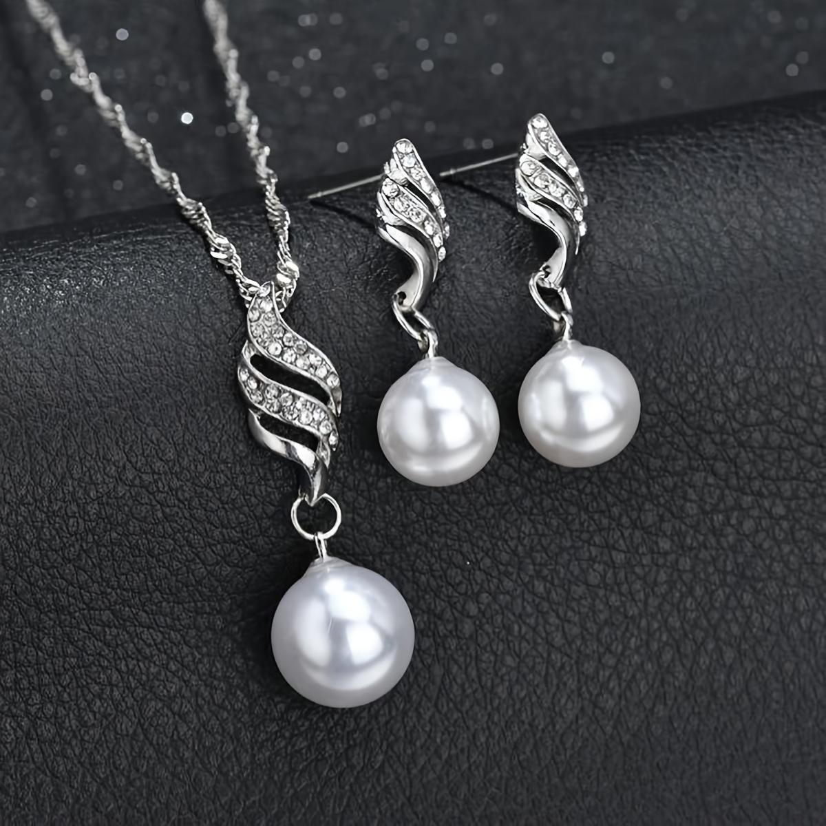 Simple faux pearl pendant necklace and earrings inlaid with rhinestones, creative spiral-shaped bridal accessories to match wedding dresses, suitable