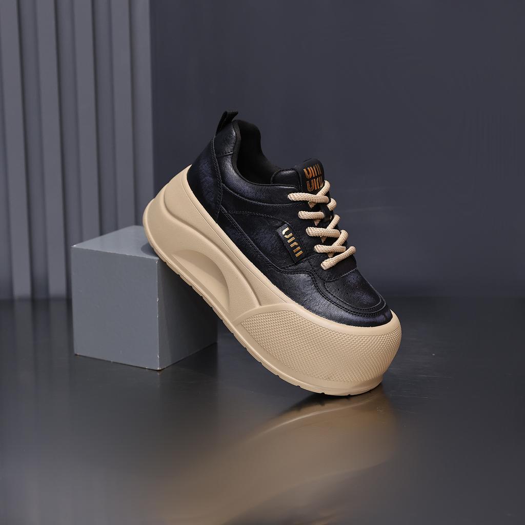 Big head light casual little white shoes women's 2025 autumn new muffin thick sole small man height increase ugly cute bread shoes