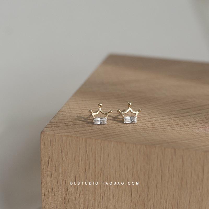 14K Gold-Plated Sterling Silver Crown Zircon Stud Earrings for Women Gold Pair (with Silver Earplugs)