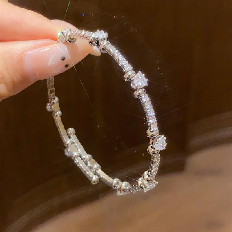 High-End Luxury Zircon Open Bangle: Exquisite Round Bracelet for a Stylish, Versatile Look