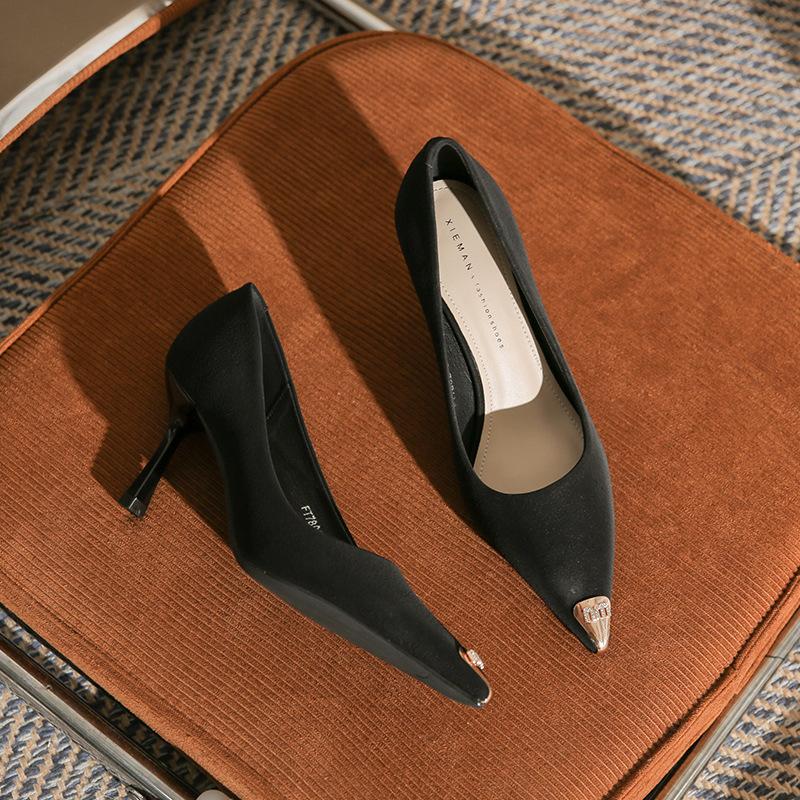 Fashion metal pointed high heels, women's thin heels, shallow mouth, simple style, versatile and can't drop the heels. C