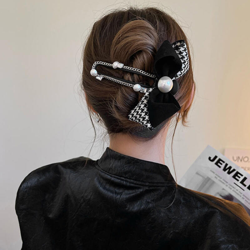 Cozy feminine houndstooth chain hair pearl clip black