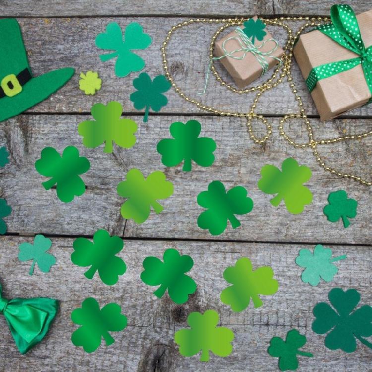 Balení 50 ks rostlinných samolepek na Den svatého Patrika, samolepka se čtyřlístkem, textura papíru, nástěnná samolepka, vhodné pro irské party dekorace