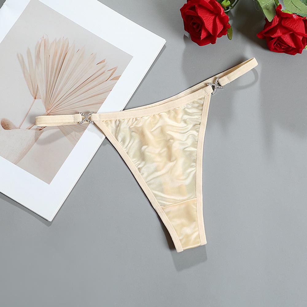 

Французькі розкішні атласні стрінги з низькою посадкою: Відчуття оголеності, дихаючі, з бавовняною ластовицею та тонкими бретелями - Жіночі 995 Small тілесний