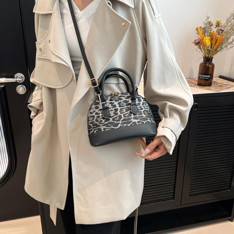 2025 Spring New Temperament Leopard Print Simple Commuter Shell Bag Foreign Style Casual Fashion Beautiful Shoulder Messenger Bag