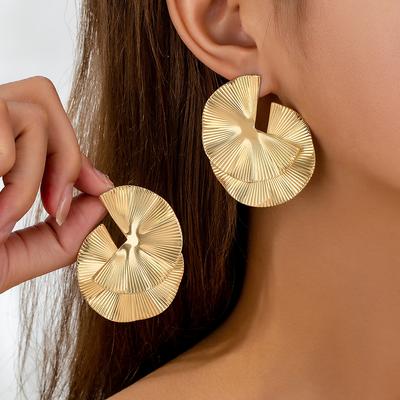1 Pair Charming Fashionable Geometric Metallic Stud Earrings for Women Daily Wear