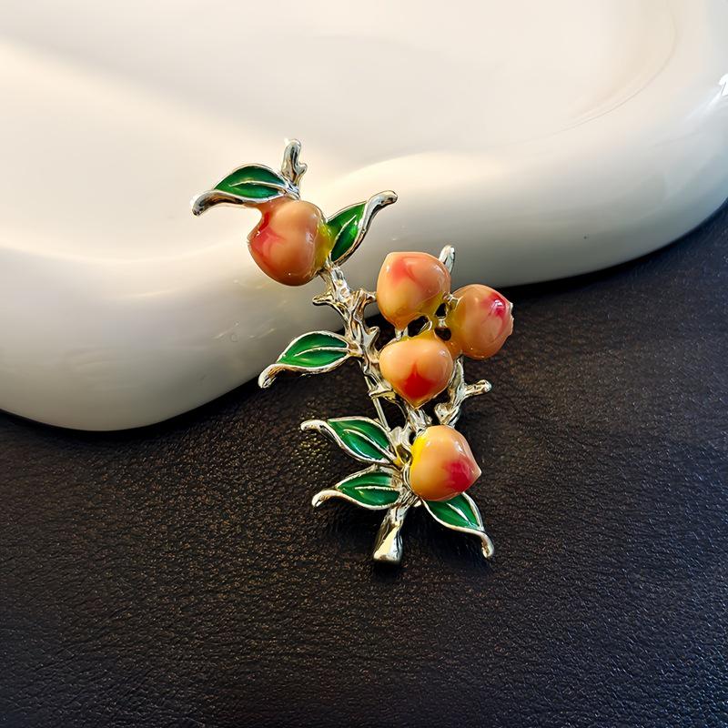 Chinese Style Peach Brooch: Elegant Fruit Design for Women's Fashion