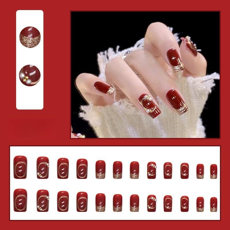 24 pezzi di diamanti scintillanti rosso vino, nail art vibrante di Capodanno, polvere d'oro scintillante, nuovo diamante che indossa un'armatura