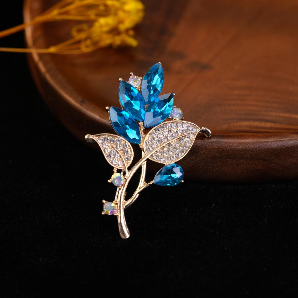 

Елегантна брошка зі стразами: Високоякісна японська та корейська мода кришталева шпилька для шарфа для жінок