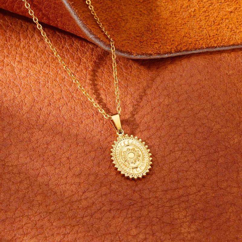 Vintage Gold Stainless Steel Small Sun Geometric Necklace Women's Exquisite Pendant Niche Design Premium Accessories
