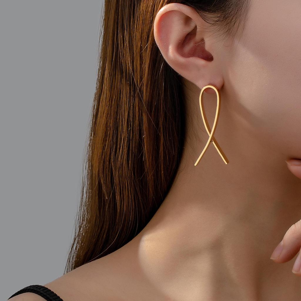 2024 Modern European & American Geometric Metal Cross Stud Earrings - Chic & Versatile Women's Fashion Accessory