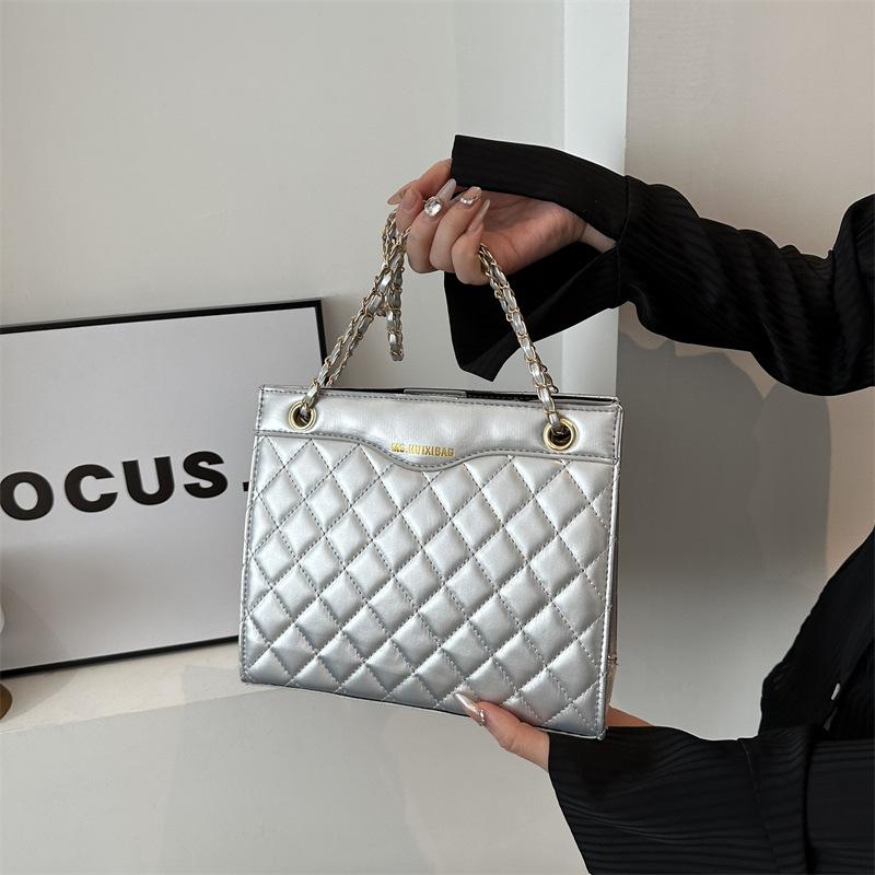 

Ромб сумка на ланцюжку велика місткість жіноча сумка 2024 весна нова ніша ins універсальна модна повсякденна сумка-месенджер срібний