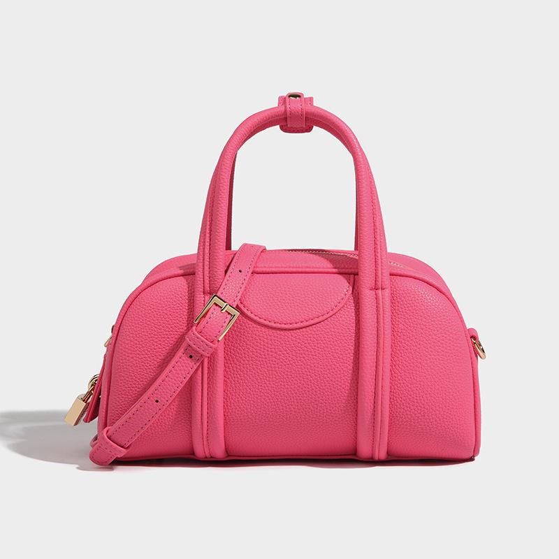 Высокие женские сумки-тоут в форме подушки — фото 11