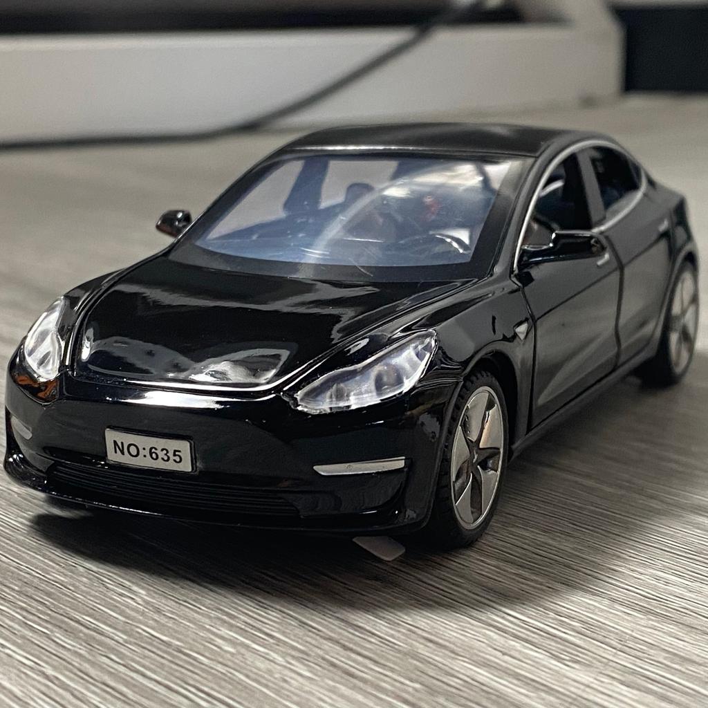 1:32 Model 3 Alloy Metal Diecast Model Car Sound And Light Pull Back Children Toy Car Collections Hobby Decoration Holiday Gifts